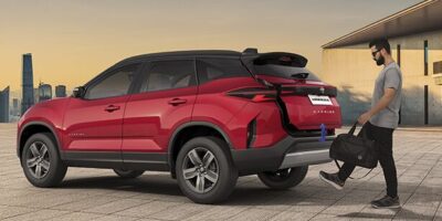harrier-powered-tailgate-with-gesture-opening_converted