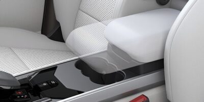 harrier-sliding-front-armrest-with-cooled-storage_converted