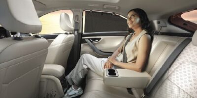 rear-armrest-with-easysip-cup-docks-revised_converted