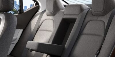 rear-center-armrest-with-cup-holder_converted