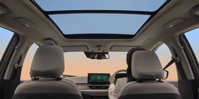 voice-assisted-panoramic-sunroof-with-mood-lighting-2_converted